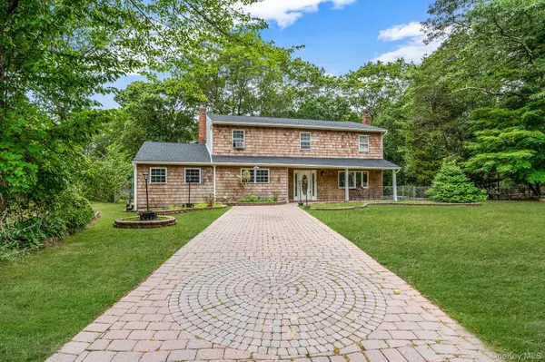 Middle Island, NY 11953,32 Artist Lake BLVD