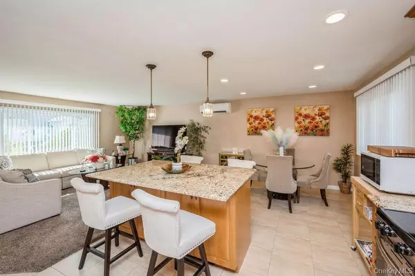 Massapequa, NY 11758,230 W End AVE