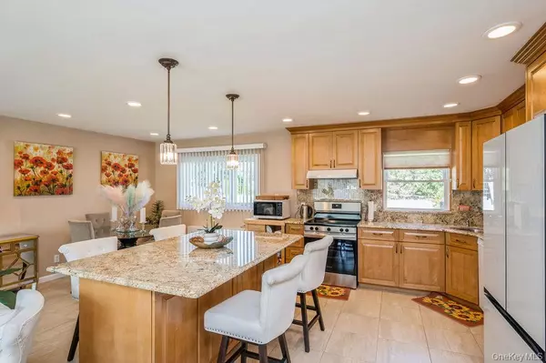 Massapequa, NY 11758,230 W End AVE