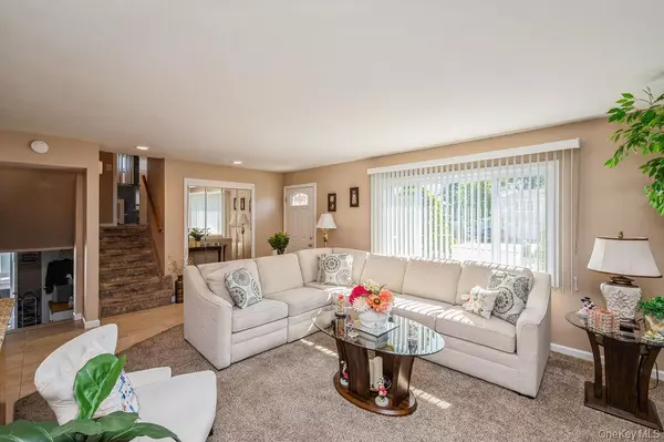 Massapequa, NY 11758,230 W End AVE