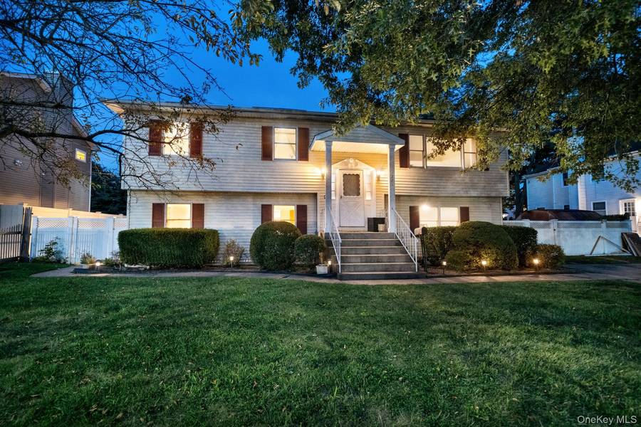 1271 Pea Pond RD, Bellmore, NY 11710