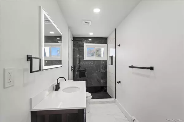 North Woodmere, NY 11581,8 Gale DR