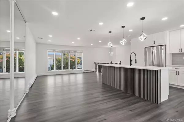 North Woodmere, NY 11581,8 Gale DR