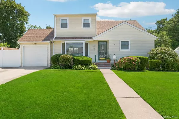 452 15th ST, West Babylon, NY 11704
