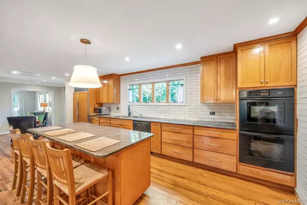Westhampton, NY 11977,386 Mill RD