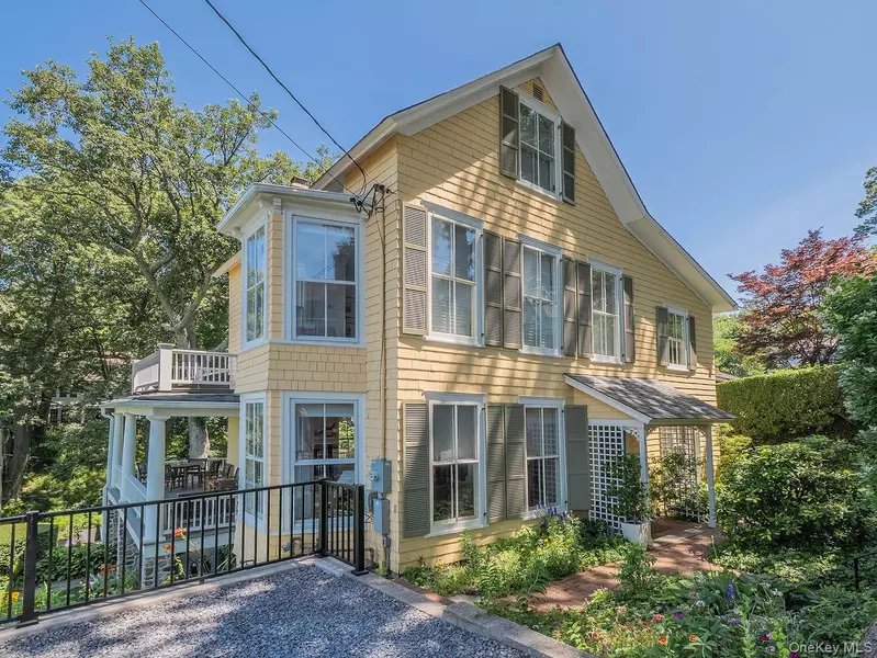 174 15th AVE, Sea Cliff, NY 11579