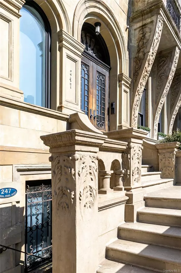 New York (manhattan), NY 10024,247 Central PARK