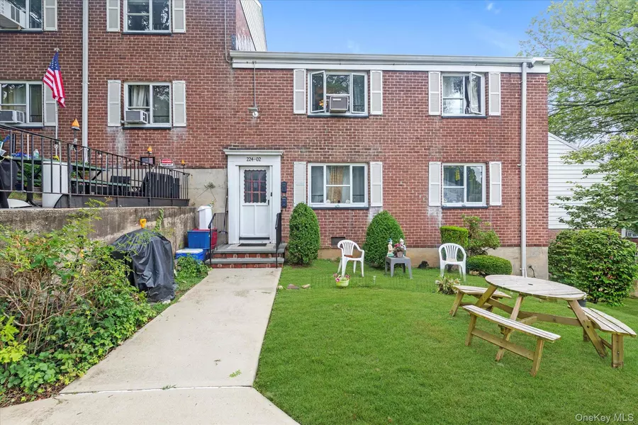 22402 Stronghurst AVE #208, Queens Village, NY 11427
