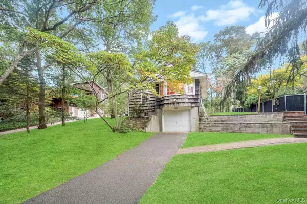 Kings Park, NY 11754,14 Woodvale AVE