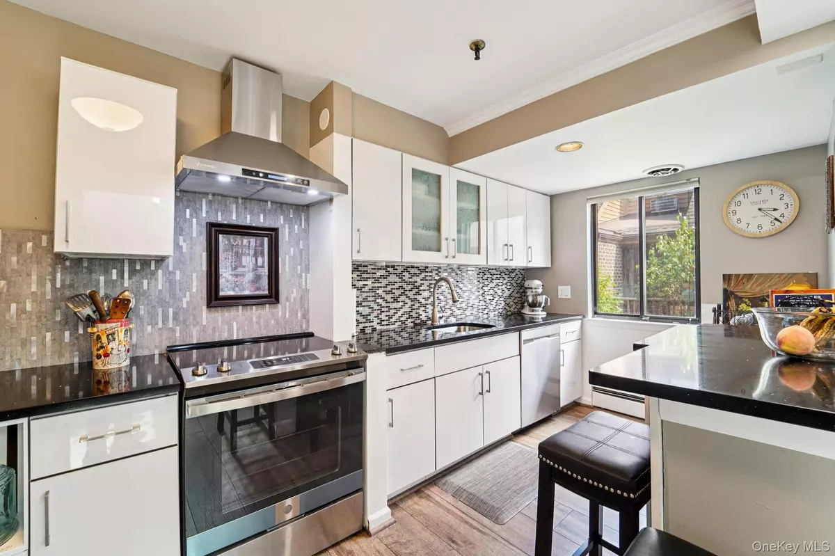 White Plains, NY 10605,15 Greenridge AVE #16