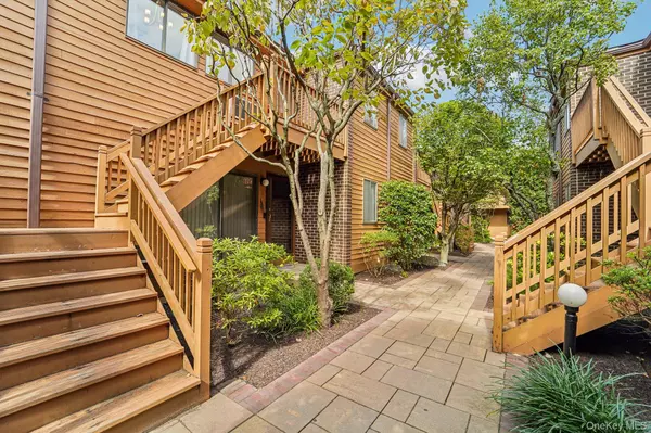 White Plains, NY 10605,15 Greenridge AVE #16