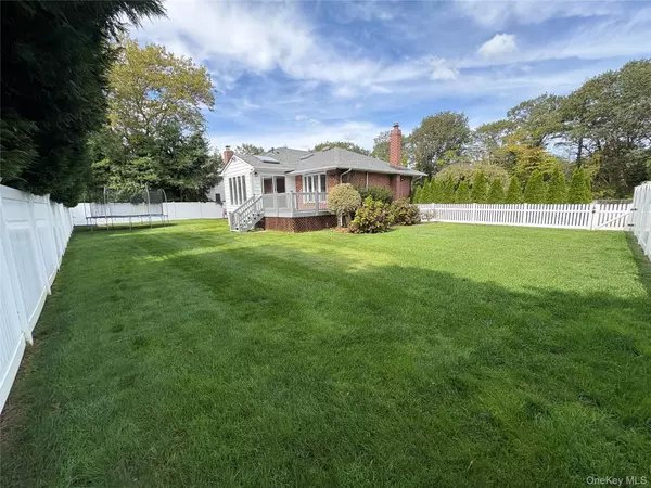 Syosset, NY 11791,15 Morris DR