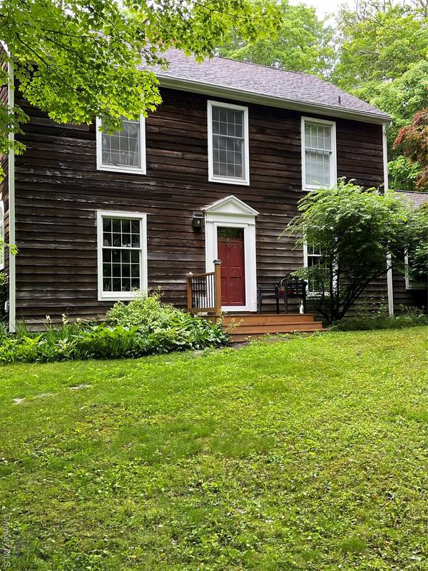 91 Mountain View RD, Rhinebeck, NY 12572