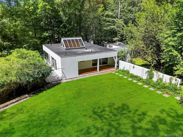 Yorktown Heights, NY 10598,1448 Old Logging RD