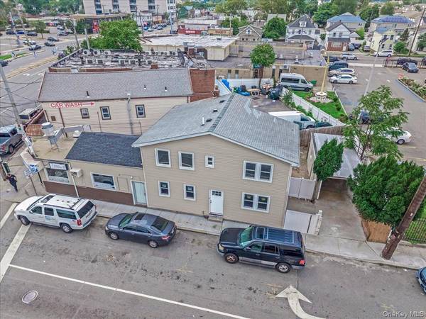 Hicksville, NY 11801,6 E Barclay ST