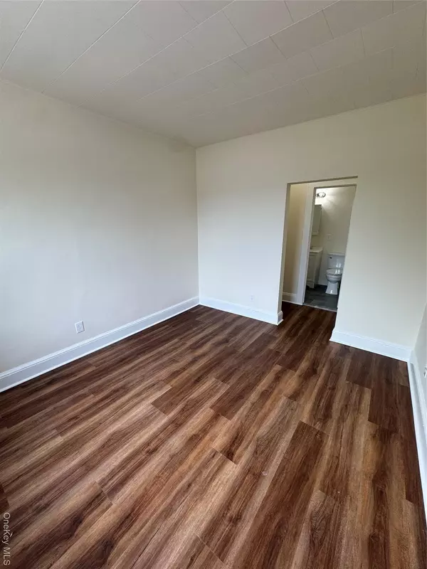 East Islip, NY 11730,2A Somerset
