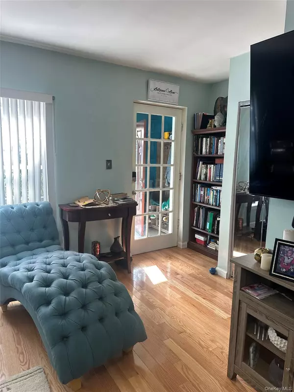 Saint Albans, NY 11412,115-69 203 Street