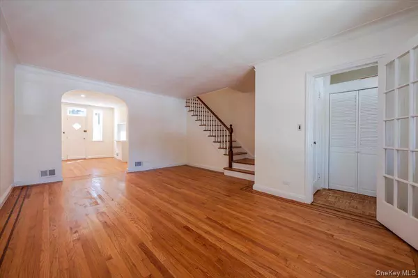 Bronx, NY 10469,2456 Morgan AVE