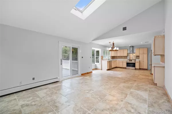 Holtsville, NY 11742,7 Hempstead ST