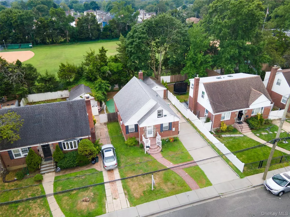 Uniondale, NY 11553,588 Newton AVE