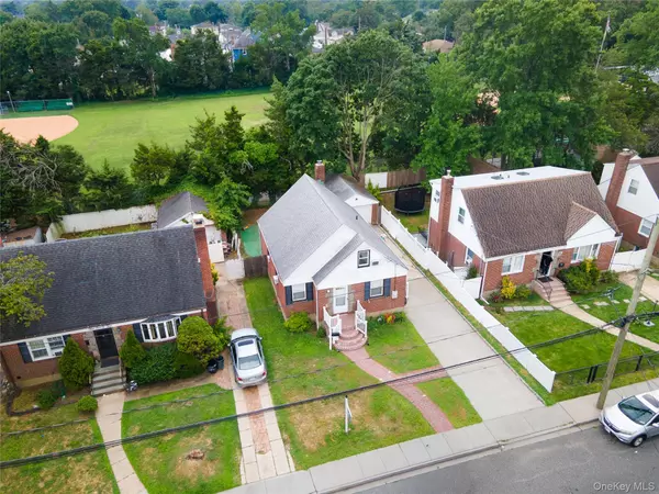 588 Newton AVE, Uniondale, NY 11553