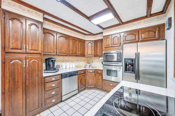 Hicksville, NY 11801,87 Underhill AVE