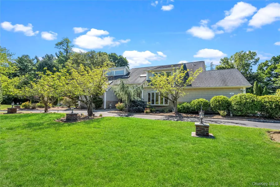 11 Harbor CT, Roslyn Harbor, NY 11576