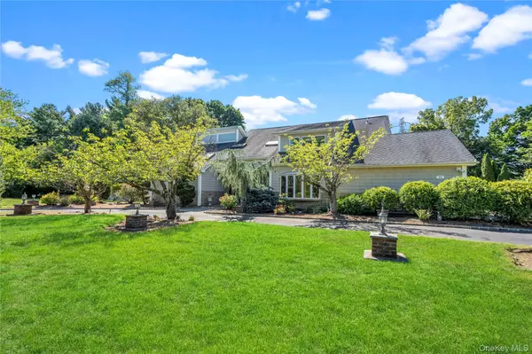 11 Harbor CT, Roslyn Harbor, NY 11576