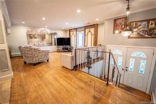 West Babylon, NY 11704,56 Suffolk AVE