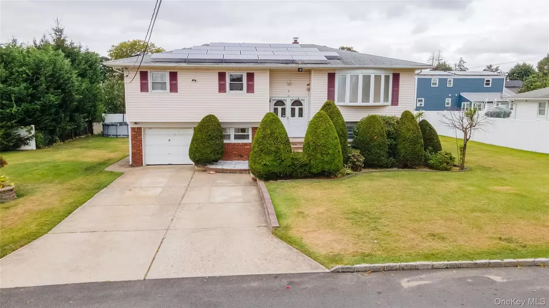 56 Suffolk AVE, West Babylon, NY 11704