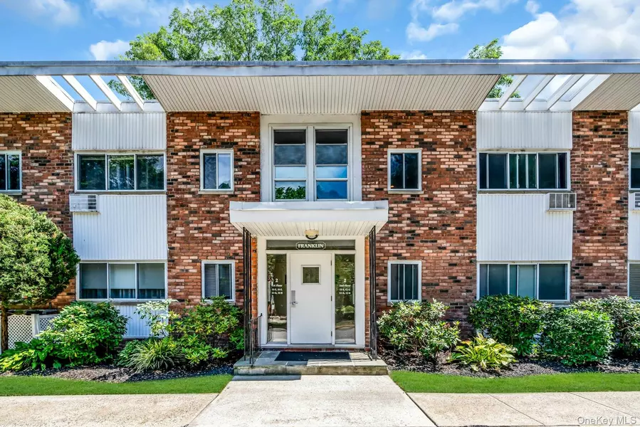 200 Lexington AVE #12H, Oyster Bay, NY 11771