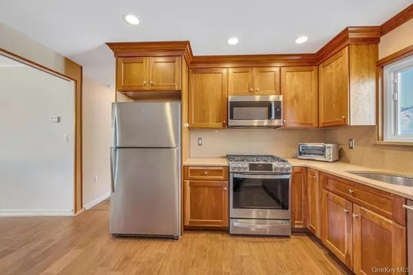 Massapequa Park, NY 11762,170 Lindbergh ST