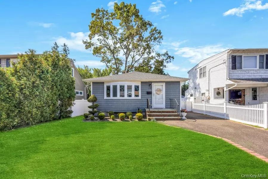 170 Lindbergh ST, Massapequa Park, NY 11762