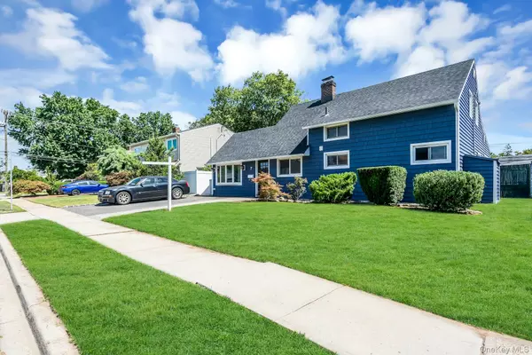 Levittown, NY 11756,7 Tanager LN