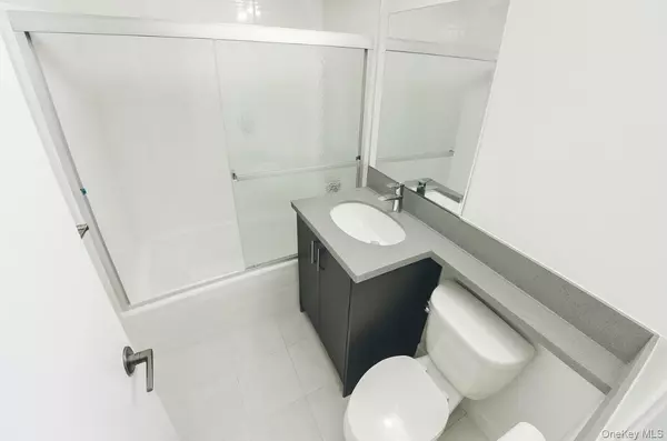 Bayside, NY 11360,17-85 215th ST #5B