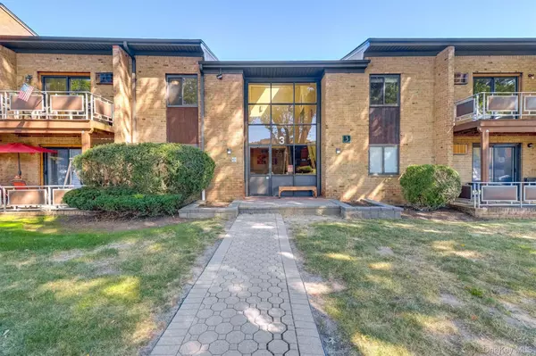 Pomona, NY 10970,3 Charles LN #2F