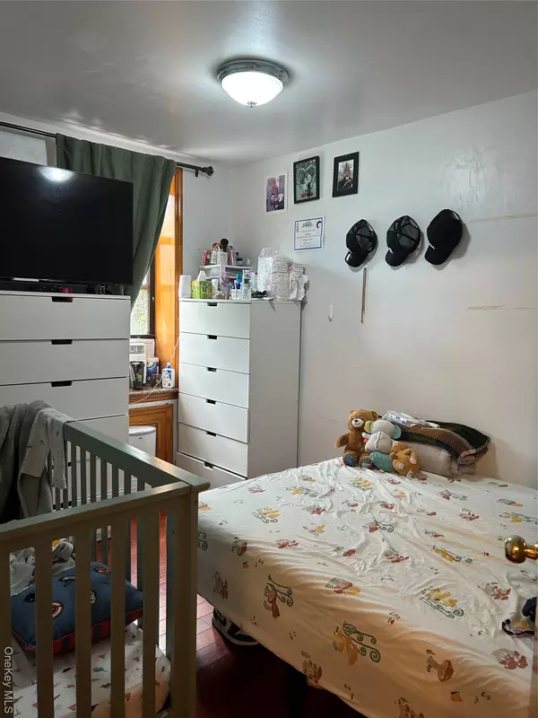Elmhurst, NY 11373,9115 lamont AVE #2 G