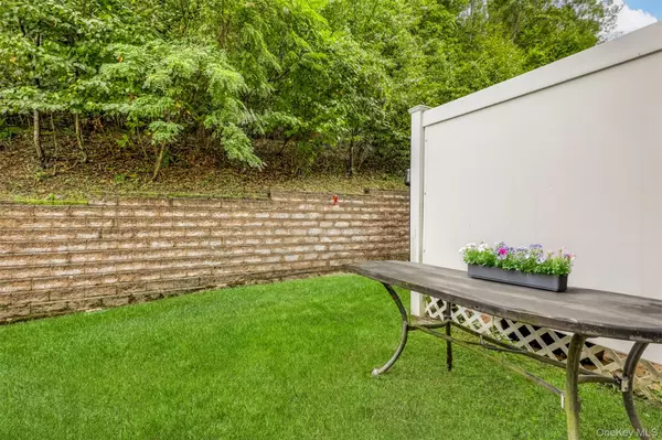 Pomona, NY 10970,20 Crystal Hill DR