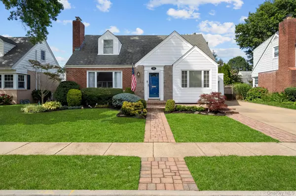 39 Gateway, Rockville Centre, NY 11570