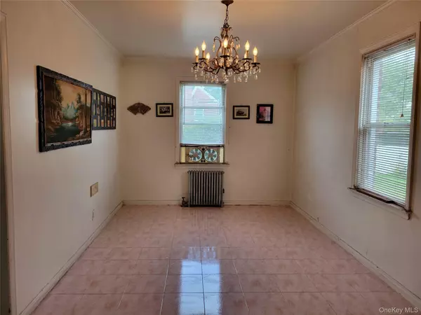 Flushing, NY 11358,43-54 195 ST