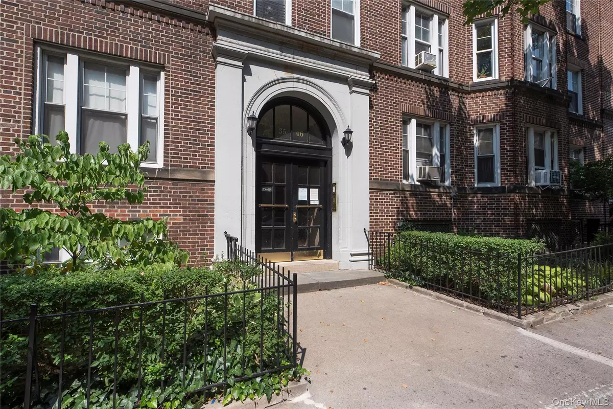 Jackson Heights, NY 11372,35-46 79 ST #43