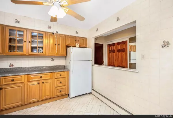 Middle Village, NY 11379,6983 Juniper BLVD