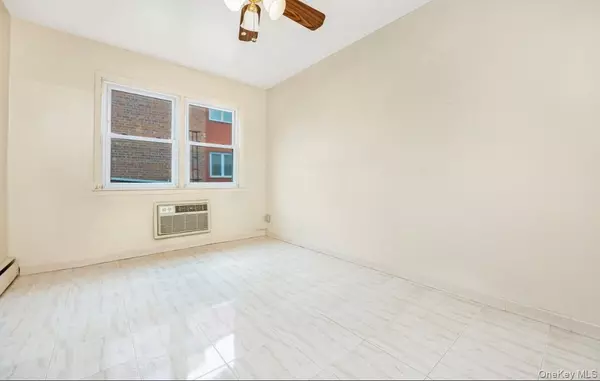 Middle Village, NY 11379,6983 Juniper BLVD