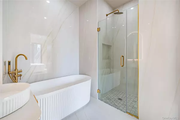 Astoria, NY 11106,31-16 21st ST #4F