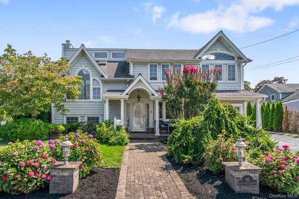 95 Washington AVE, Islip Terrace, NY 11752
