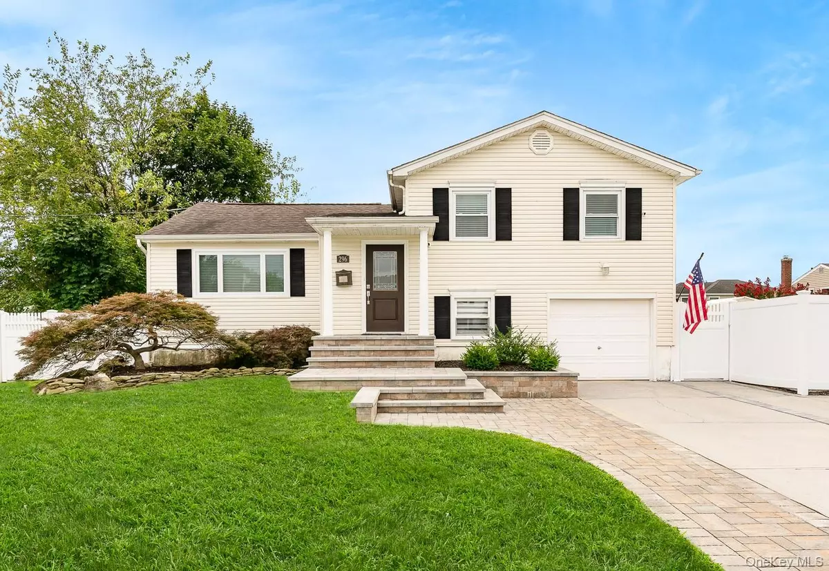 Massapequa Park, NY 11762,296 Walker ST