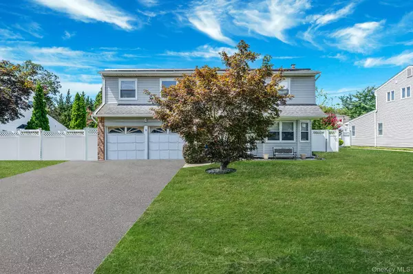 14 Lloyd LN,  Nesconset,  NY 11767