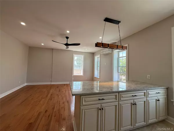 Richmond Hill S., NY 11419,9434 Van Wyck EXPY