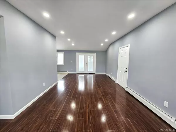 Farmingville, NY 11738,114 Granny RD