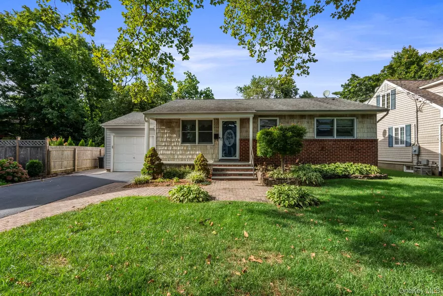 15 Christine LN, East Northport, NY 11731